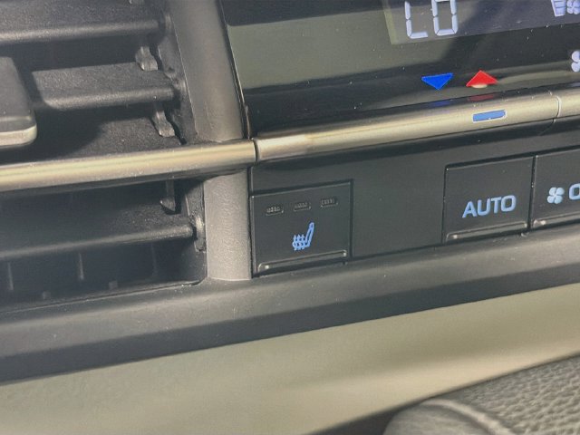 Used 2022 Toyota Sienna XLE w/ XLE Plus Package FWD image 27