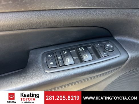 Used 2018 Jeep Grand Cherokee Altitude RWD image 11