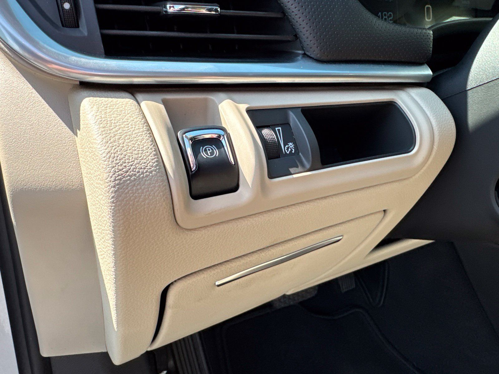Used 2019 Cadillac XTS FWD image 18