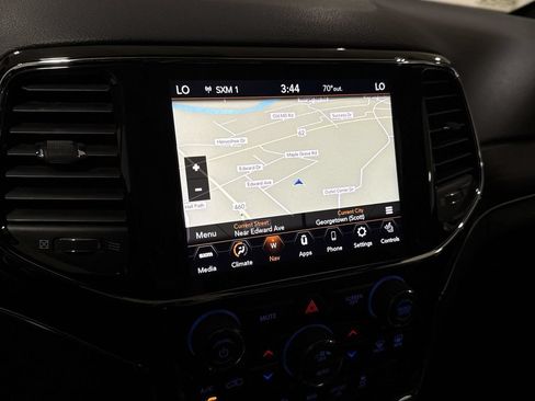 Used 2021 Jeep Grand Cherokee Limited AWD/4WD image 15