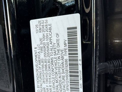 Certified 2025 Honda Pilot Black Edition image 11