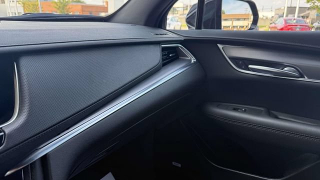 Certified 2024 Cadillac XT5 Luxury w/ LPO, Floor Liner Package AWD/4WD image 74