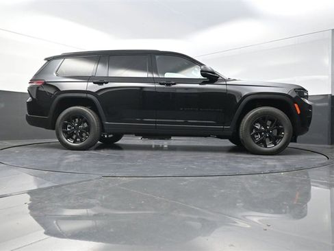 New 2025 Jeep Grand Cherokee L Altitude image 24
