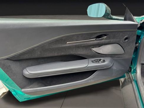 Used 2025 Aston Martin V8 Vantage Coupe image 10