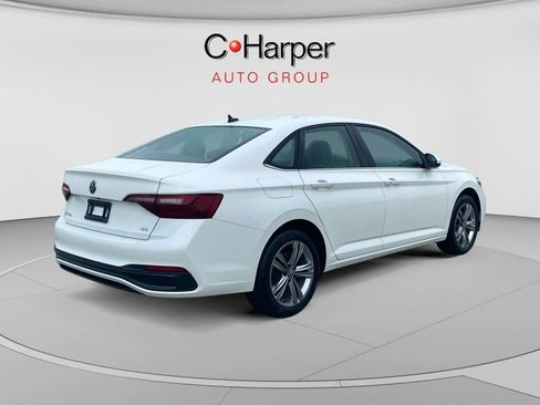 Used 2023 Volkswagen Jetta SE FWD image 3