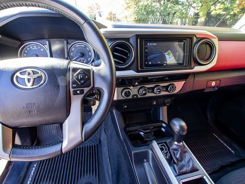 Used 2016 Toyota Tacoma SR5 image 12