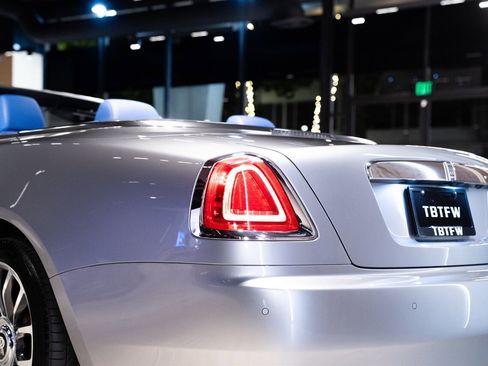 Used 2018 Rolls-Royce Dawn image 26