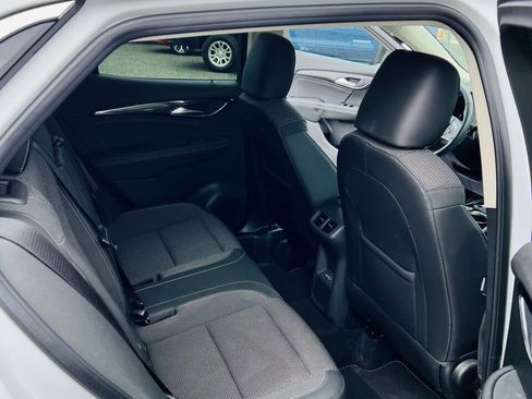 Used 2023 Buick Envision Preferred image 12