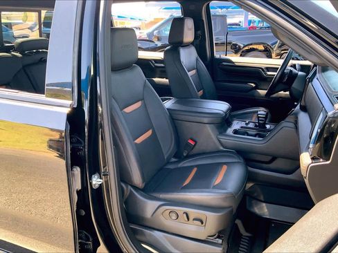 Used 2023 GMC Sierra 1500 AT4 w/ AT4 Premium Package AWD/4WD image 9