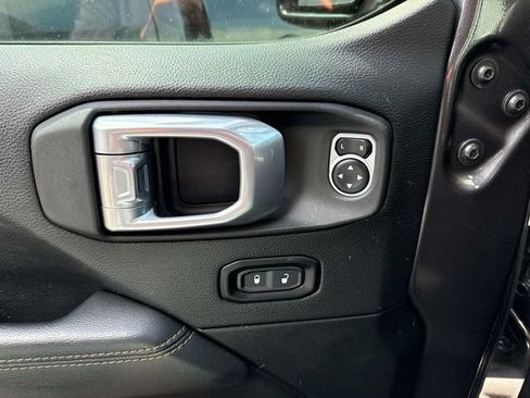 Used 2020 Jeep Wrangler Unlimited Sahara AWD/4WD image 17