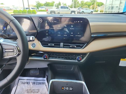 New 2026 Chevrolet Equinox ACTIV w/ Convenience Package III AWD/4WD image 20