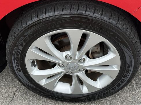 Used 2016 Kia Soul + FWD image 24