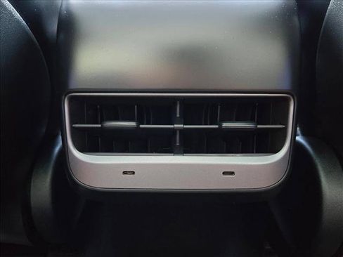 Used 2025 Tesla Model Y Long Range RWD image 16