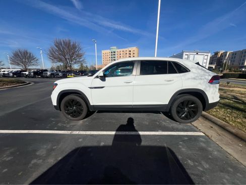 Used 2022 Volkswagen Atlas Cross Sport SE w/ Panoramic Sunroof Package image 6