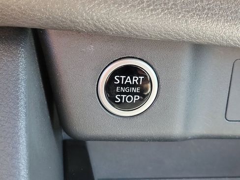 Used 2023 Nissan Rogue SV FWD image 8