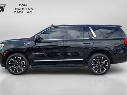 Used 2023 GMC Yukon SLT w/ SLT Premium Package AWD/4WD image 2