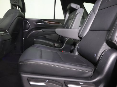 Used 2023 Cadillac Escalade Luxury image 9