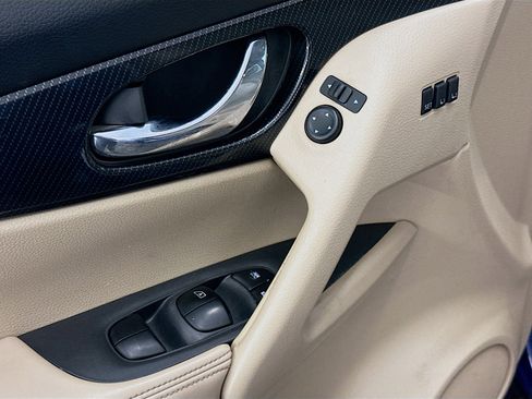 Used 2017 Nissan Rogue SL w/ SL Premium Package AWD/4WD image 15