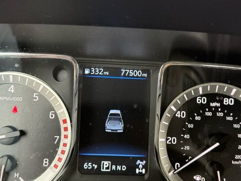 Used 2019 Nissan Titan SV image 16