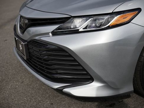 Used 2019 Toyota Camry LE FWD image 12