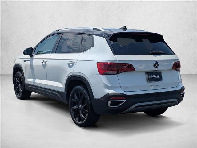 Used 2024 Volkswagen Taos SE w/ Panoramic Sunroof Package FWD image 8
