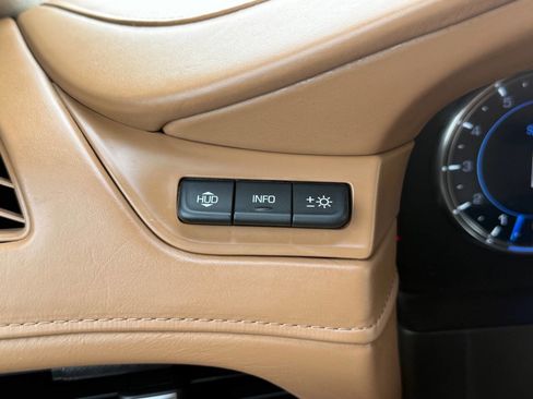 Used 2016 Cadillac Escalade Platinum AWD/4WD image 28