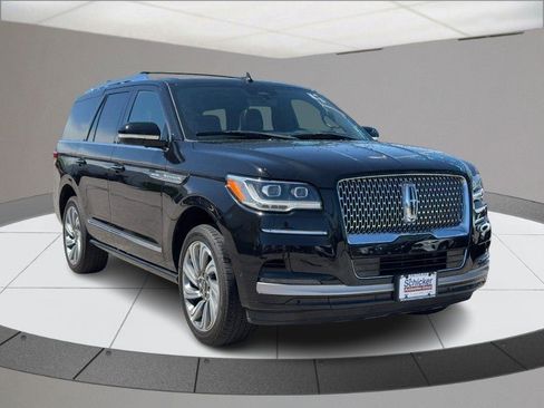 Used 2022 Lincoln Navigator Reserve AWD/4WD image 2