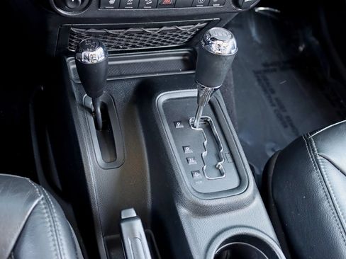 Used 2018 Jeep Wrangler Unlimited Sahara AWD/4WD image 26