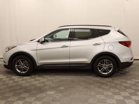 Used 2017 Hyundai Santa Fe Sport FWD image 2