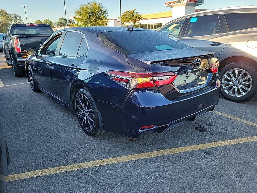 Used 2021 Toyota Camry SE w/ Cold Weather Package FWD image 4