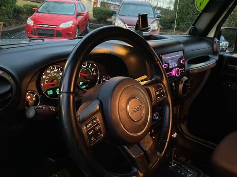 Used 2014 Jeep Wrangler Unlimited Sport w/ Quick Order Package 24S AWD/4WD image 28