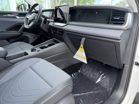 New 2026 Volkswagen Tiguan SE image 11