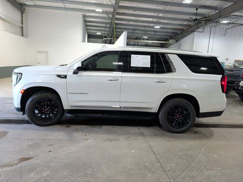 Used 2021 GMC Yukon SLT w/ Rear Media and Nav Package AWD/4WD image 5