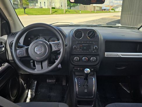 Used 2016 Jeep Compass Sport w/ Power Value Group FWD image 3
