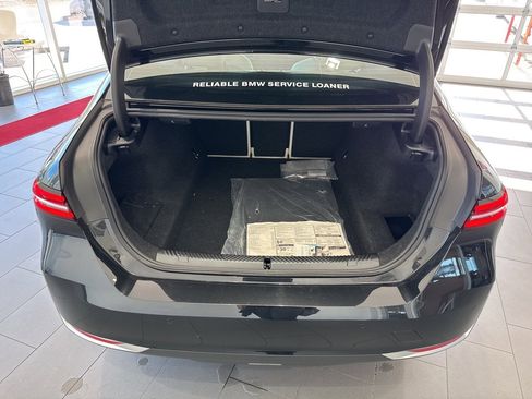 Used 2025 BMW 530i xDrive w/ Premium Package image 9