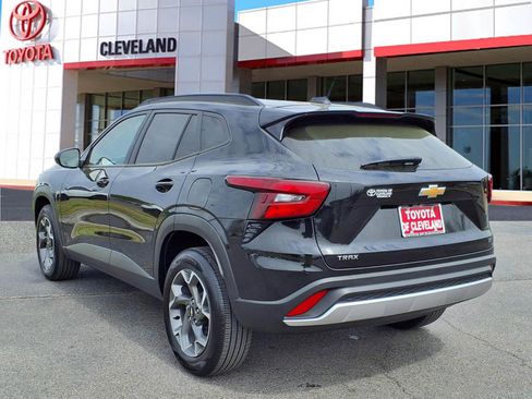 Used 2024 Chevrolet Trax LT image 4
