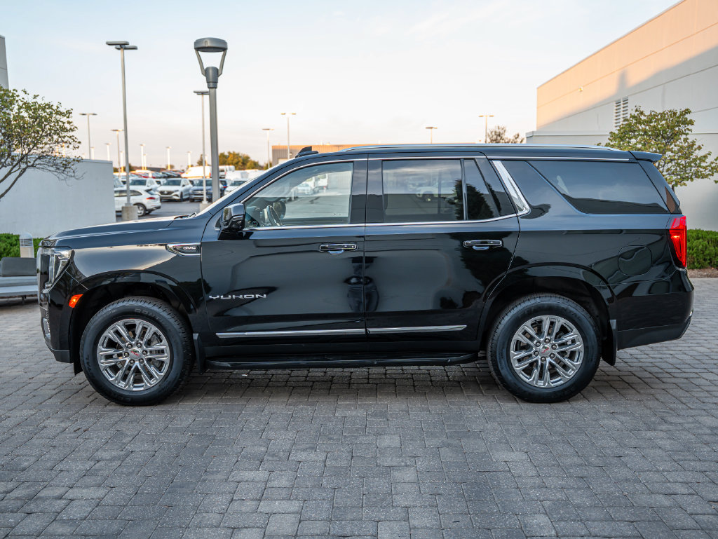 Used 2024 GMC Yukon SLT w/ SLT Premium Package AWD/4WD image 8