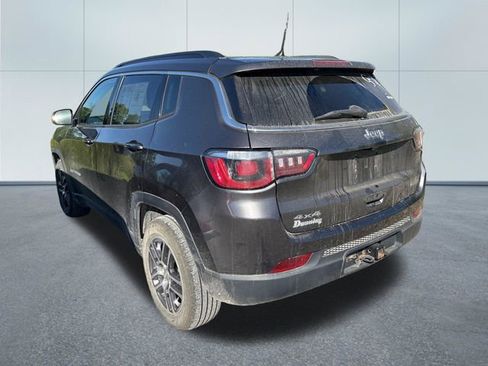 Used 2018 Jeep Compass Latitude w/ Cold Weather Group AWD/4WD image 2