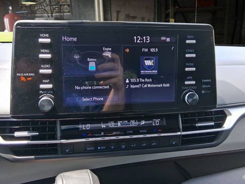 Used 2023 Toyota Sienna XLE FWD image 19