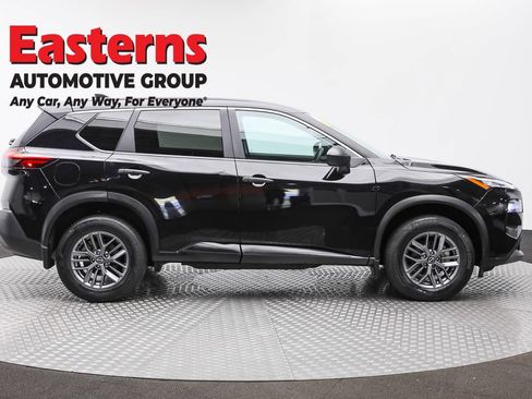 Used 2023 Nissan Rogue S image 4