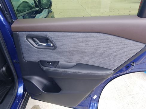 Used 2023 Nissan Rogue SV image 14