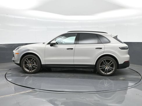 Certified 2023 Porsche Cayenne Platinum Edition AWD/4WD image 2