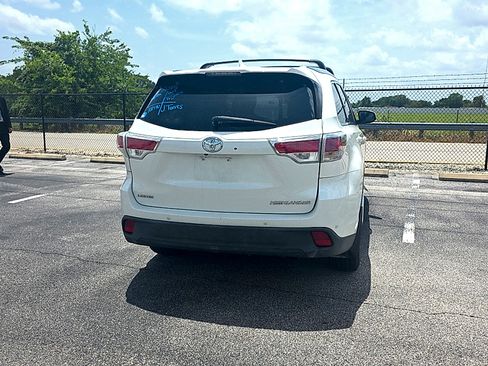 Used 2015 Toyota Highlander Limited FWD image 10