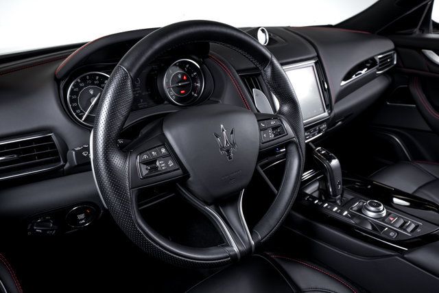 Used 2024 Maserati Levante GT Ultima AWD/4WD image 31