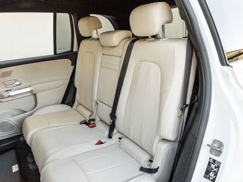 Used 2025 Mercedes-Benz GLB 250 image 13