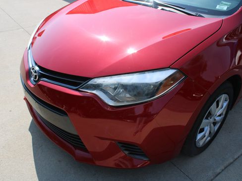 Used 2015 Toyota Corolla LE FWD image 3