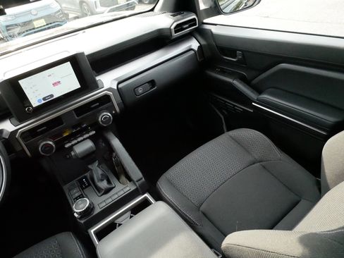 Used 2025 Toyota 4Runner SR5 AWD/4WD image 11