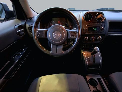 Used 2011 Jeep Patriot Latitude AWD/4WD image 5