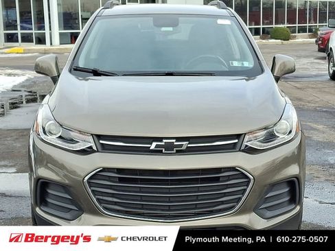 Used 2022 Chevrolet Trax LT w/ Sport Edition image 2