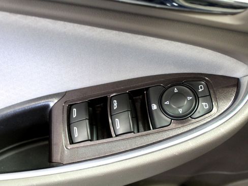 Used 2017 Chevrolet Malibu LT image 19